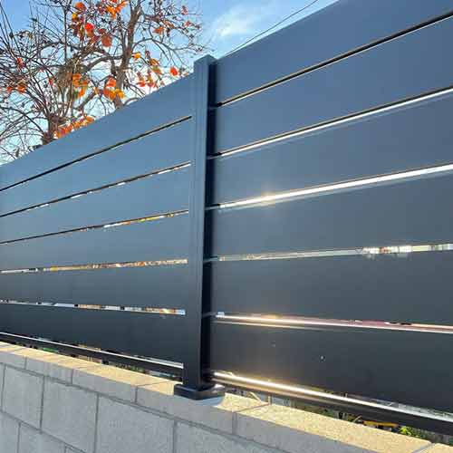 Modern Design Outdoor Wall Fence Panels Black Semi-Privacy Aluminum Slat Fence